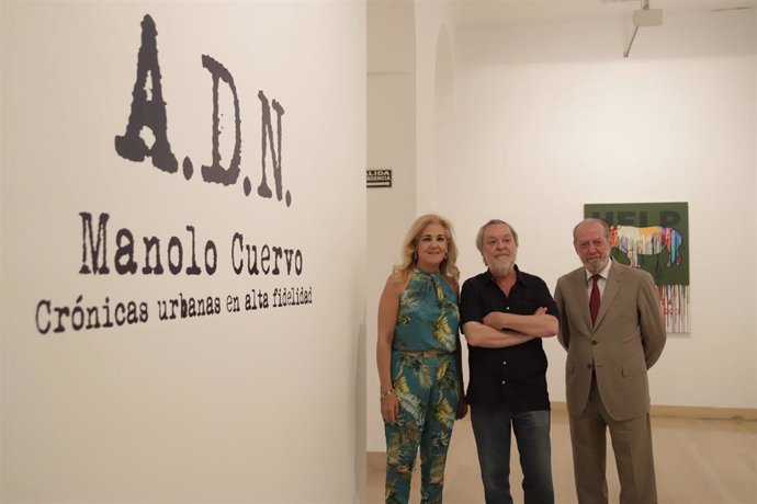 Sevilla.-Villalobos y la alcaldesa de Castilleja animan a visitar la muestra de Manolo Cuervo en la Casa de la Provincia