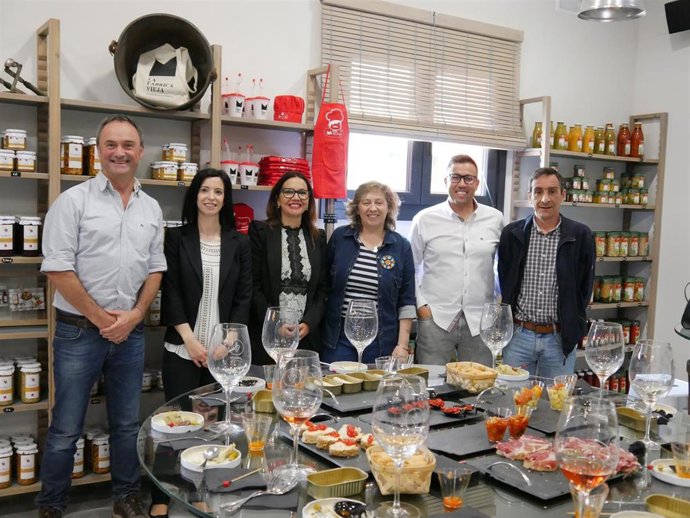 Elizalde visita 'La Fábrica Vieja', el Museo de la Conserva de San Adrián