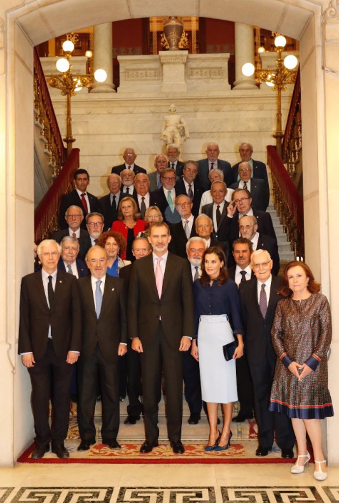 Los Reyes de España presiden el pleno de la RAE para conocer su situación actual