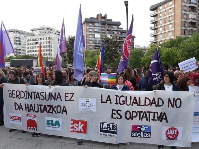 Concentración en Pamplona en apoyo a las personas que declaran por Skolae