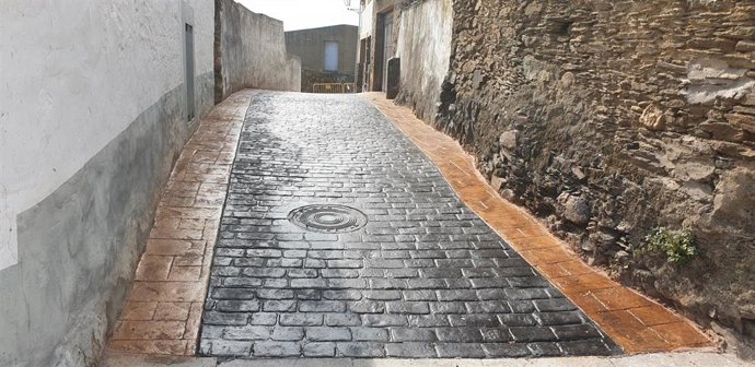 La Diputación de Cáceres concluye las obras de abastecimiento y pavimentación del Plan Activa en Casas de Miravete