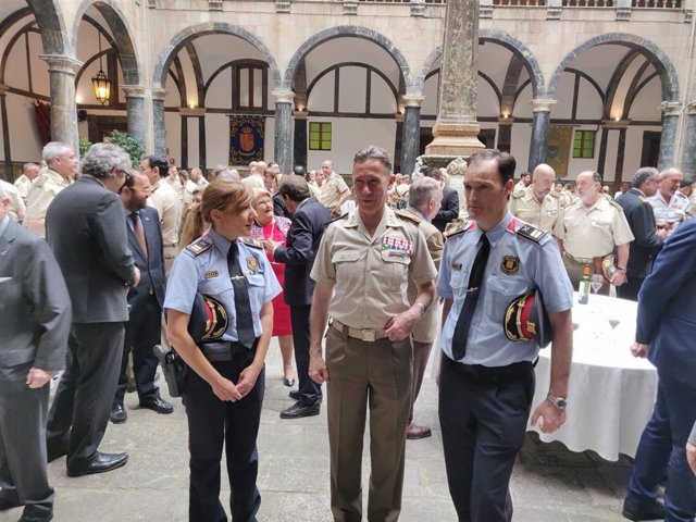 AV.- El inspector general del Ejército desea "prudencia, profesionalidad y acierto" a los Mossos
