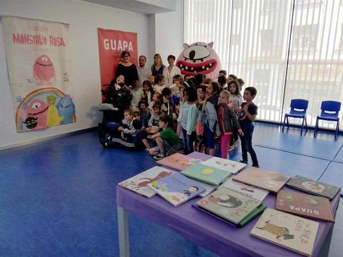 La muestra 'Imaginando cuentos' hace en la Biblioteca Rafael Azcona un recorrido por la ilustración infantil
