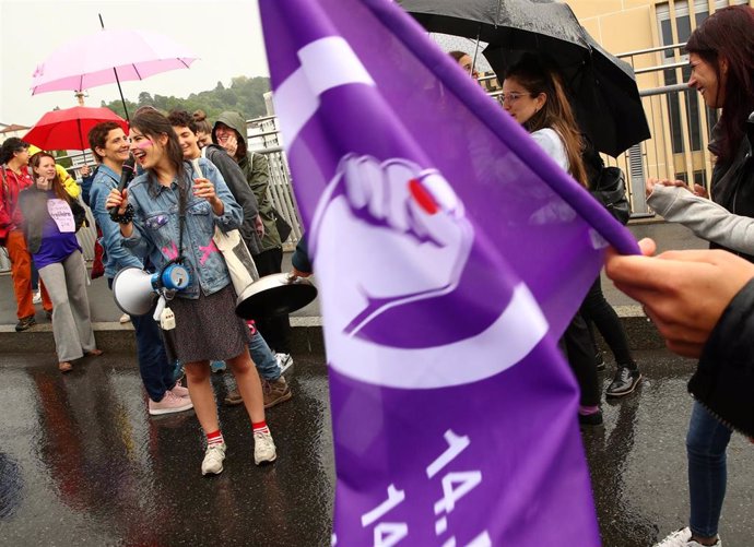 Suiza.- Las suizas se declaran en huelga para pedir la igualdad de derechos