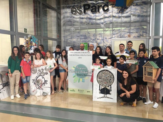El Consell entrega los premios a los ganadores del XVIII Concurso de Objetos hechos con Materiales Reutilizados
