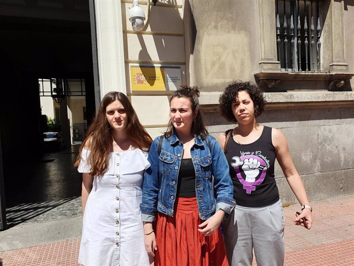 Sindicato de Estudiantes pide que dimita la delegada del Gobierno en Madrid y amenaza con una huelga general estudiantil