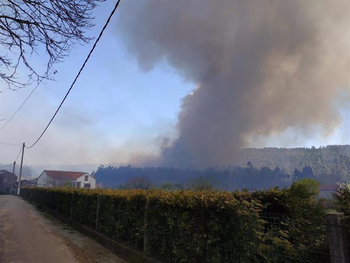 Rural.- A superficie queimada polo incendio de Dodro e Rianxo elévase a 1.120 hectáreas, pero xa está controlado