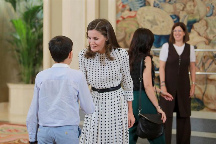 La Reina Letizia se encuentra con seis héroes anónimos