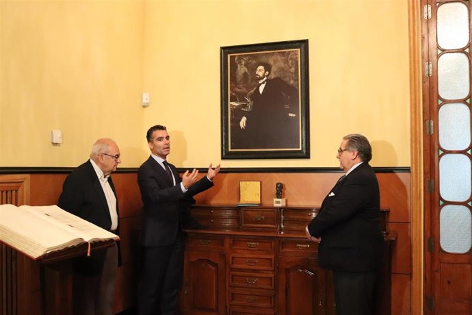 La sede de Caja Rural de Aragón ya cuenta con una sala dedicada a Basilio Paraíso con un retrato del empresario