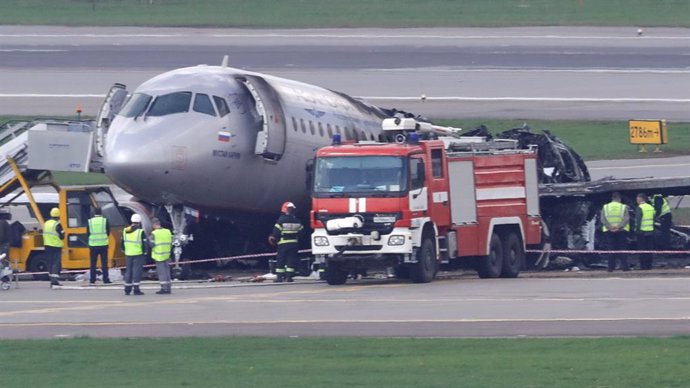 Rusia.- El avión accidentado en mayo en Moscú sufrió el impacto de un rayo