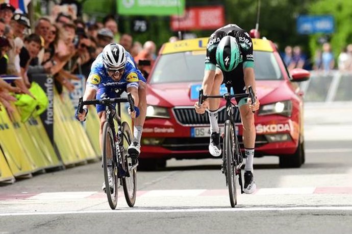 Ciclismo.- Alaphilippe triunfa en el Criterium del Dauphiné antes de la jornada 'reina'