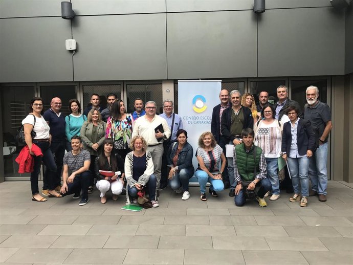 Reclaman 23 horas lectivas semanales para el cuerpo de maestros y reducir la carga burocrática