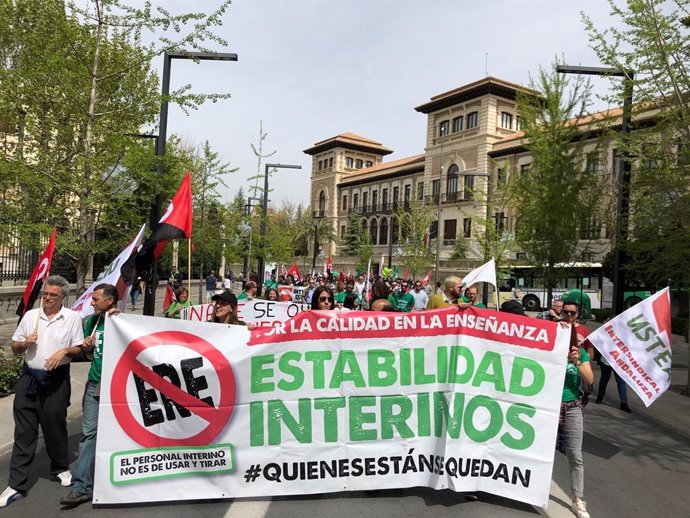 Manifestación de interinos en Granada