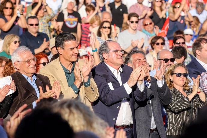 Acto de cierre de campaña del PSOE en el Auditorio Pilar García Peña de Madrid 