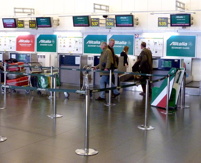 Italia.- Alitalia cancela 325 vuelos por la huelga de 24 horas del sector aéreo en Italia