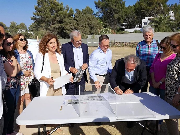 Colocan la primera piedra del CEIP Ses Planes en Sant Josep de sa Talaia