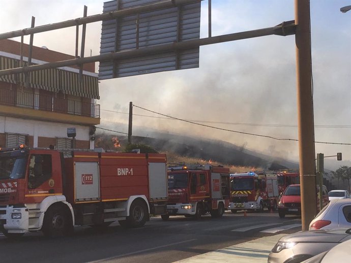 Sevilla.- Declarado un incendio en el entorno de la Cuesta del Caracol de Camas