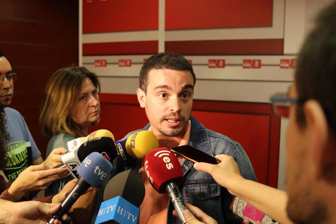 Villagrasa (PSOE) dice que "las tres derechas" negocian con Zaragoza "como si fuese un cromo"