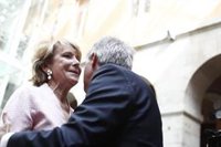 Aguirre llega a Cibeles "muy contenta" y asegurando que Vox "no es Marine Le Pen"