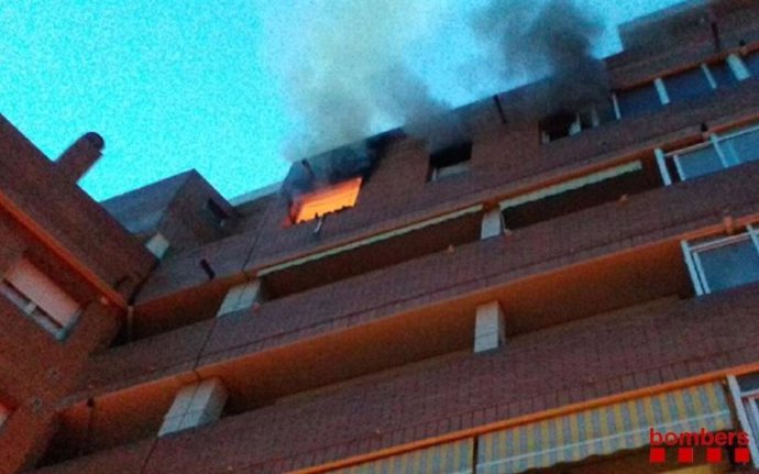 Sucesos.- Muere una mujer de 88 años en un incendio en un ático en Terrassa (Barcelona)
