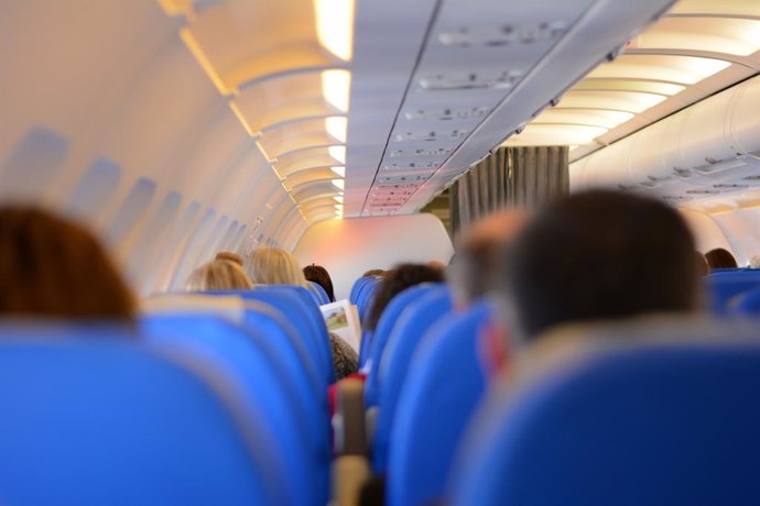 Situaciones traumáticas y relatos externos, principales orígenes de la fobia a volar, según un experto