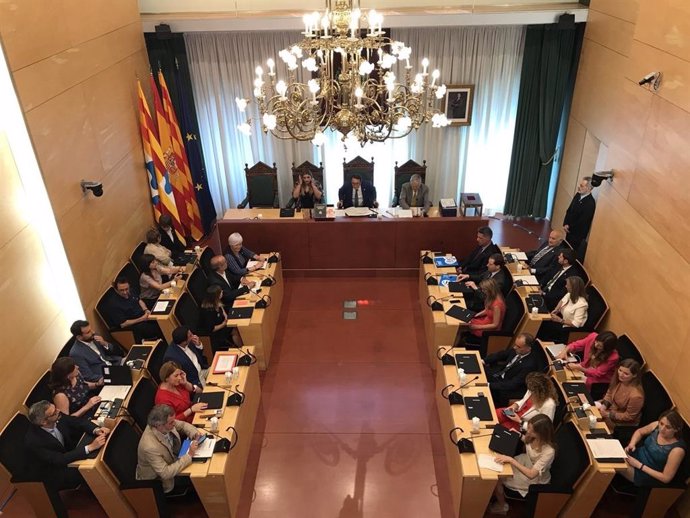 Av.- Pastor (PSC), alcalde de Badalona (Badalona) amb un acord 'in extremis' que desbanca a Albiol