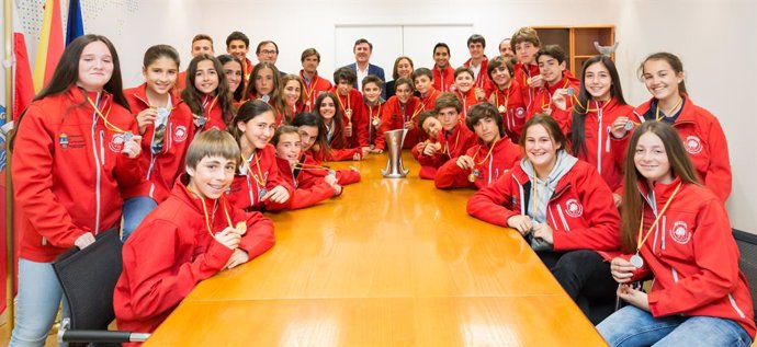 Mañanes felicita a las selecciones de hockey infantil masculina y femenina, campeona y subcampeona de España
