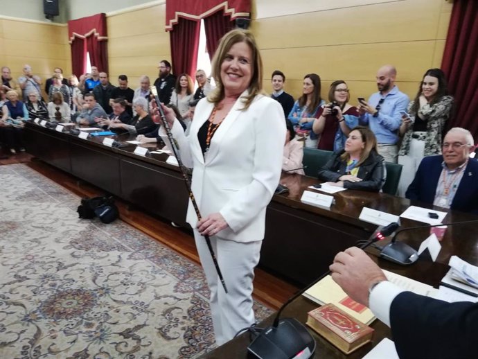 Langreo.- Carmen Arbesú (PSOE), nueva alcaldesa, se compromete a gobernar por una "ilusión colectiva"