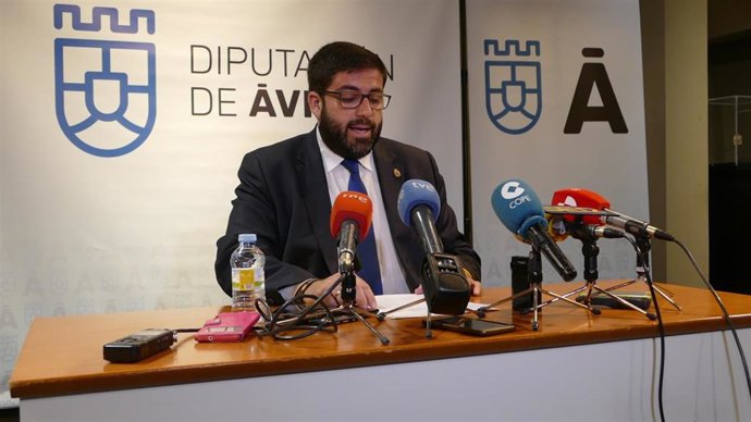 El presidente de la Diputación de Ávila asegura que el PP ha presionado a algunos diputados para apoyar la moción