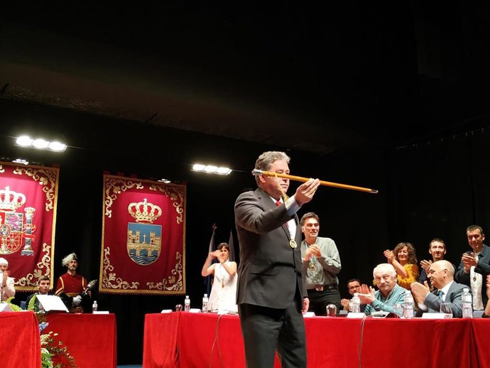AV.- Lores (BNG) investido por sexta vez alcalde de Pontevedra con el apoyo del PSOE