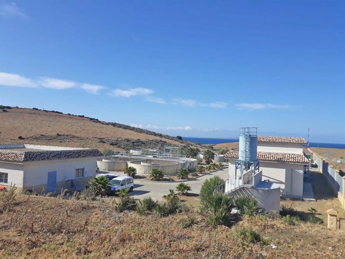 Cádiz.- Los vecinos de Bolonia podrán conectarse al sistema de saneamiento de la nueva EDAR a partir de este lunes