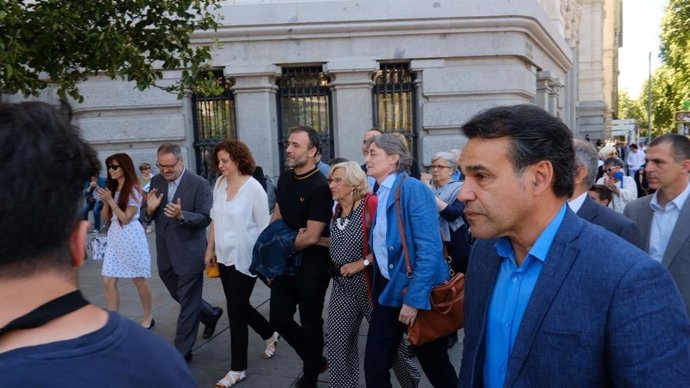 Higueras ante los congregados en Cibeles como agradecimiento a Carmena: "No vamos a permitir ni un paso atrás"