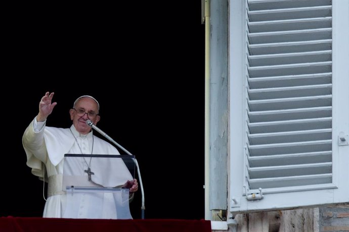 El papa pide a la Iglesia que ponga a las "personas" por delante de los programas