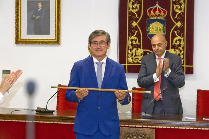 Almería.-26M.-Manuel Cortes (PP), reelegido alcalde de Adra con un pacto de gobierno con el único edil de Ciudadanos