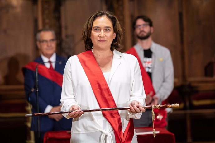 Perfil.- Colau, de nou alcaldessa de Barcelona i la primera a aconseguir el crrec malgrat no ser la més votada
