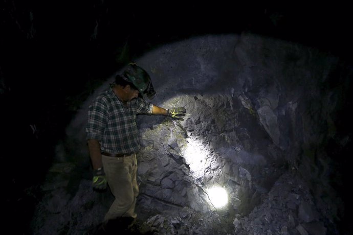 Rescatan a un minero y hallan a otro muerto entre los escombros de la mina derrumbada en Chile