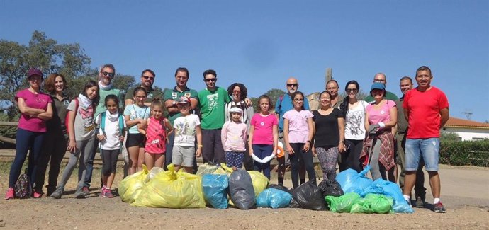 Más de 500 voluntarios se movilizan en Extremadura para liberar de 'basuraleza' en entornos naturales