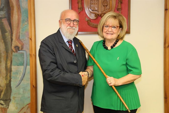 Zaragoza.- Magda Godia inicia su quinto mandato como alcaldesa al frente del Ayuntamiento de Mequinenza