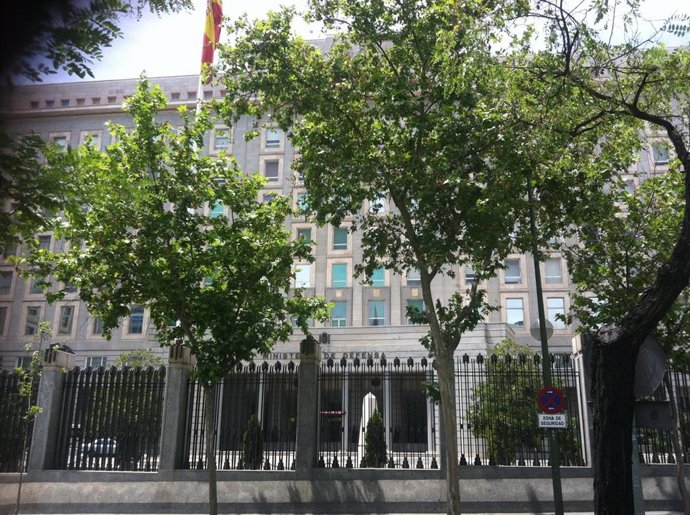 La bandera de España no ondeará a media asta en el Ministerio de Defensa esta Semana Santa