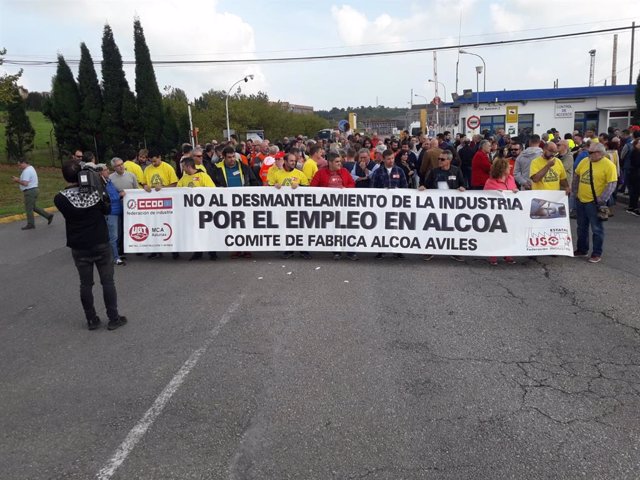 Trabajadores de Alcoa Avilés se manifiestan en contra del cierre de la planta
