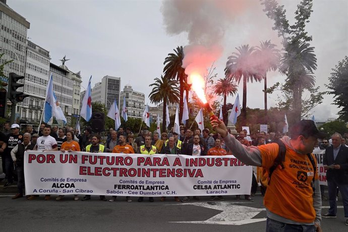 Manifestación de empresas electrointensivas en A Coruña para exigir un precio eléctrico "competitivo"