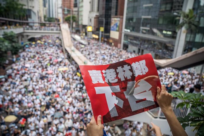 China.- Hong Kong suspende temporalmente la propuesta de ley de extradición a China