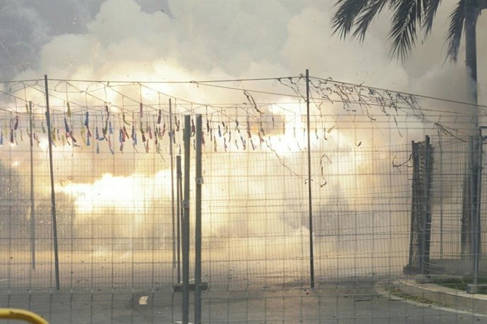 Pirotecnia Tamarit debuta en Alicante con una masclet que concluye con un terremoto final dividido en cuatro fases