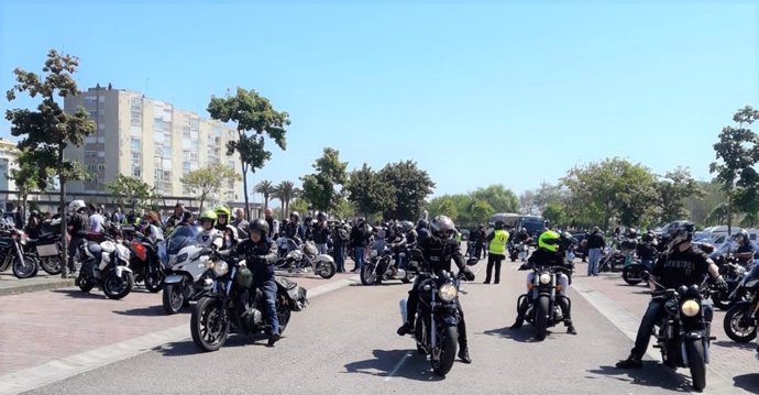 Una manifestación motera con casi 300 participantes recorre Santander para pedir la protección de los guardarraíles