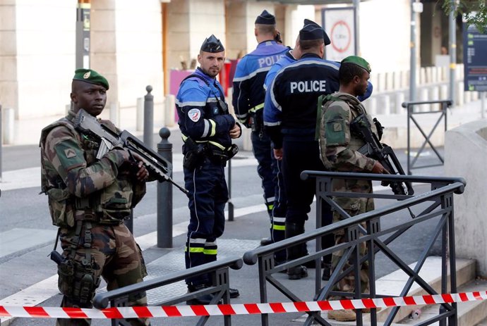 Policía y militares en Marsella