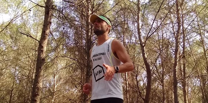 Un valenciano correrá 10 maratones en 10 días por el alzheimer: "Esto no es difícil, lo difícil es luchar por recordar"