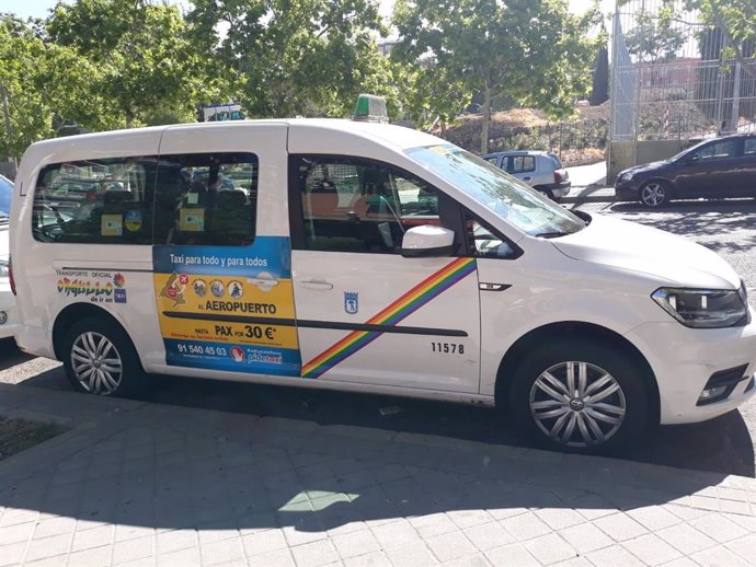 Taxistas incluirán la bandera arcoíris en sus vehículos por el Orgullo y participarán en una carroza