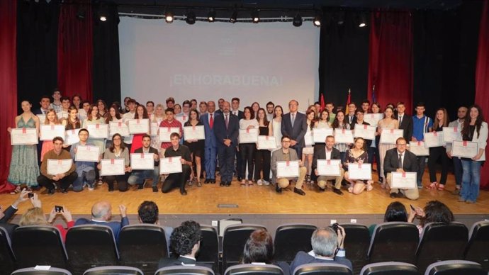 Los 80 mejores alumnos de ESO, Bachillerato, FP y Enseñanzas artísticas reciben el Premio Extraordinario de mil euros