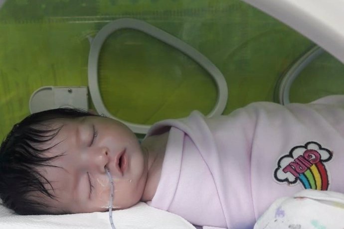 Global Humanitaria lanza una campaña solidaria para financiar la operación de una niña con la enfermedad de Hirschsprung