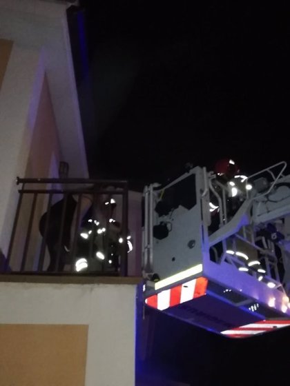 Bomberos Rescatan A Una Madre Y Su Bebe En El Incendio De Un Chale En Fuensaldana